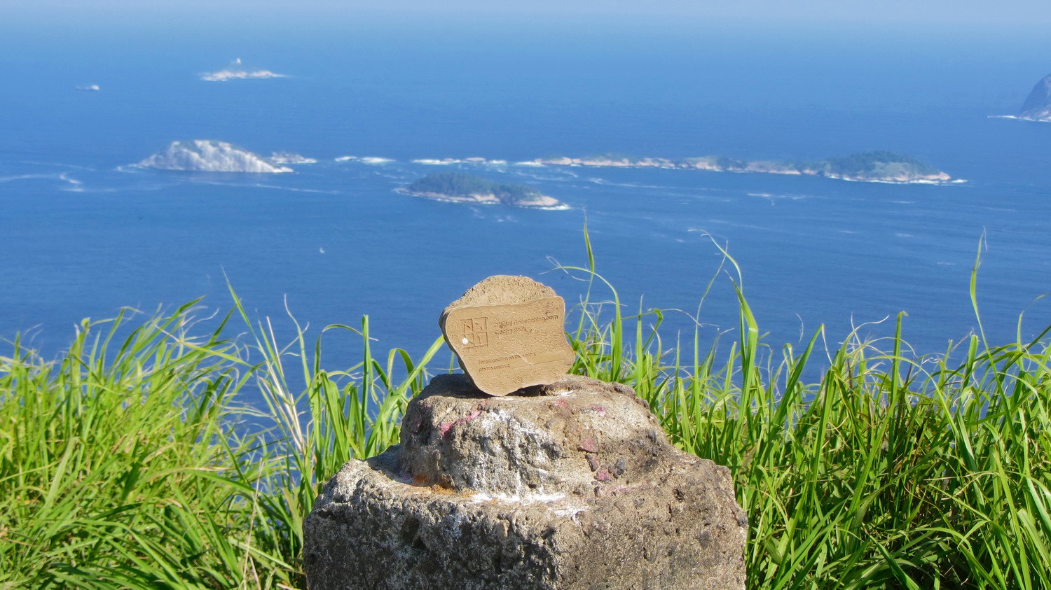 Smart cache on top of Pedra Dois Irmaos